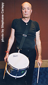 Today the caixa is typically slung over the shoulder with a strap 
